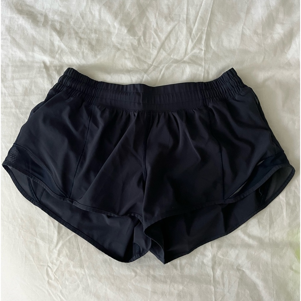 Lululemon 2.5” Hotty Hot Shorts Size 8, Navy
